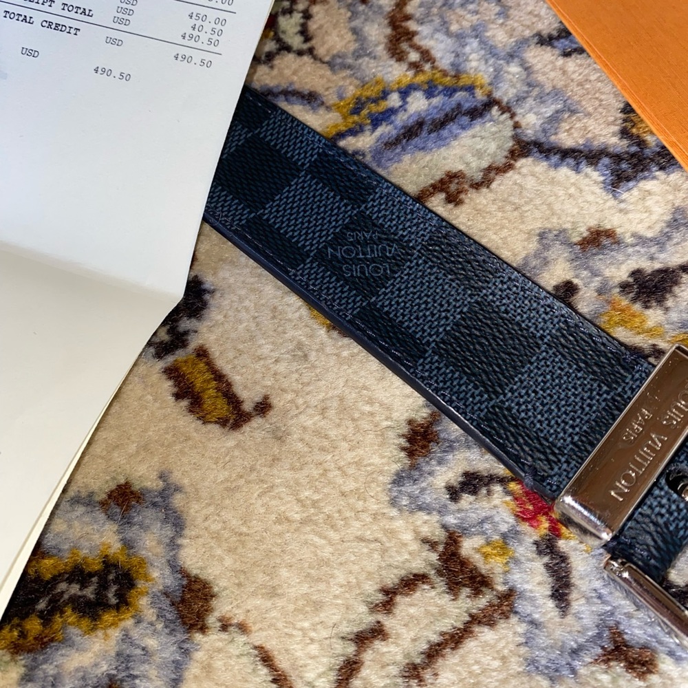 Louis Vuitton *mint condition* men’s belt 40.5